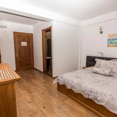 Pe Plaja Nr 9 *