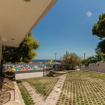 Pe Plaja Nr 9