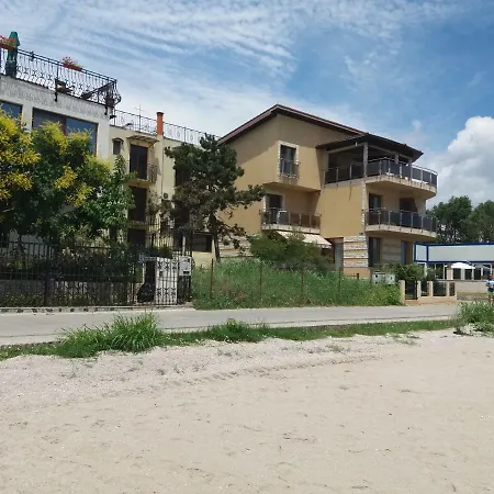 Konukevi Pe Plaja Nr 9 3*