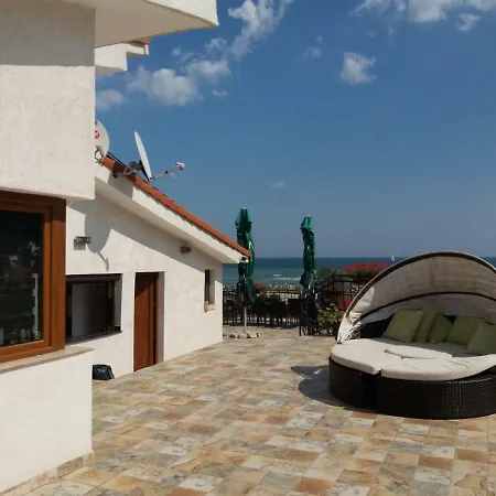 Pe Plaja Nr 9 *